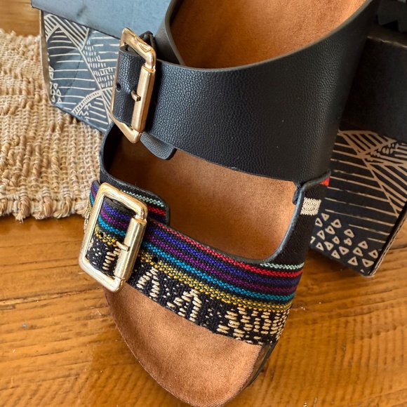 Inkkas Blackbird Buckle Sandals - Picture 4 of 6